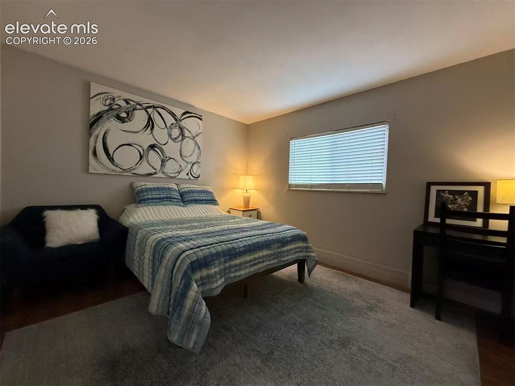 Image 6 of 11: Warm neutral wall tones with window blinds