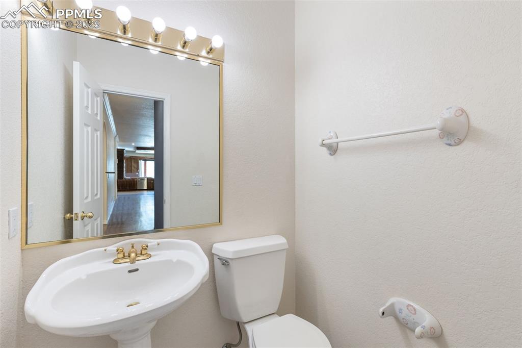 Image 21 of 50: Powder Room Main Floor