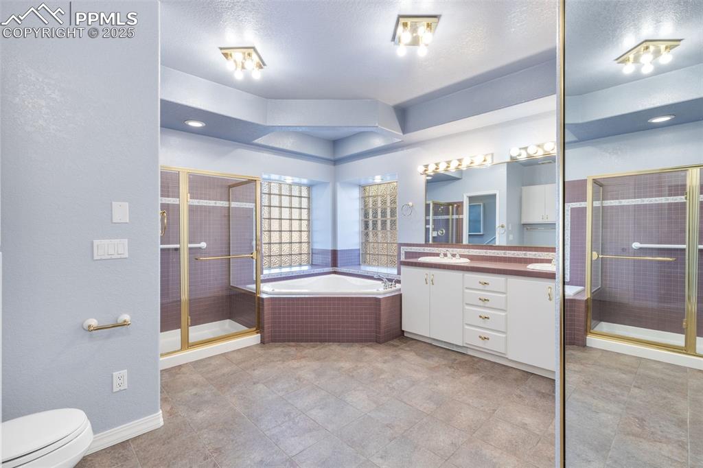 Image 25 of 50: Master Bathroom