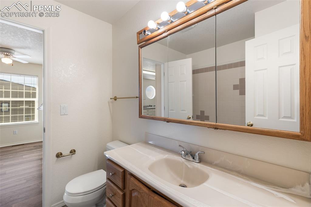 Image 31 of 50: Bathroom