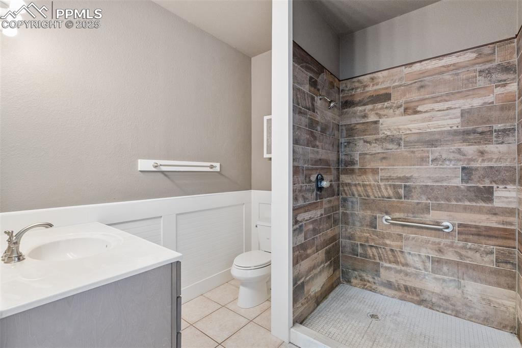 Image 37 of 50: Main level Apartment