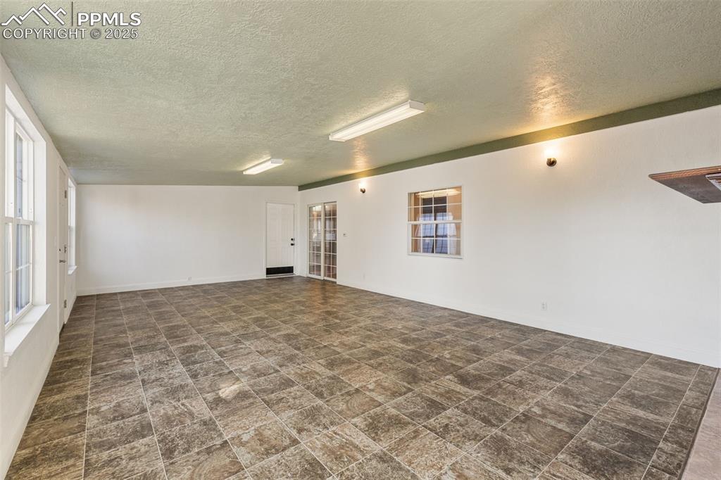 Image 41 of 50: Sun Room