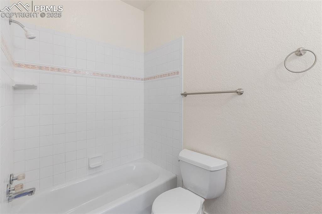 Image 47 of 50: Apartment Bathroom over the garage