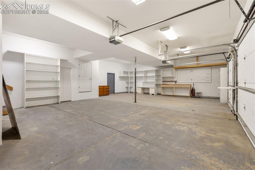 Image 48 of 50: Garage