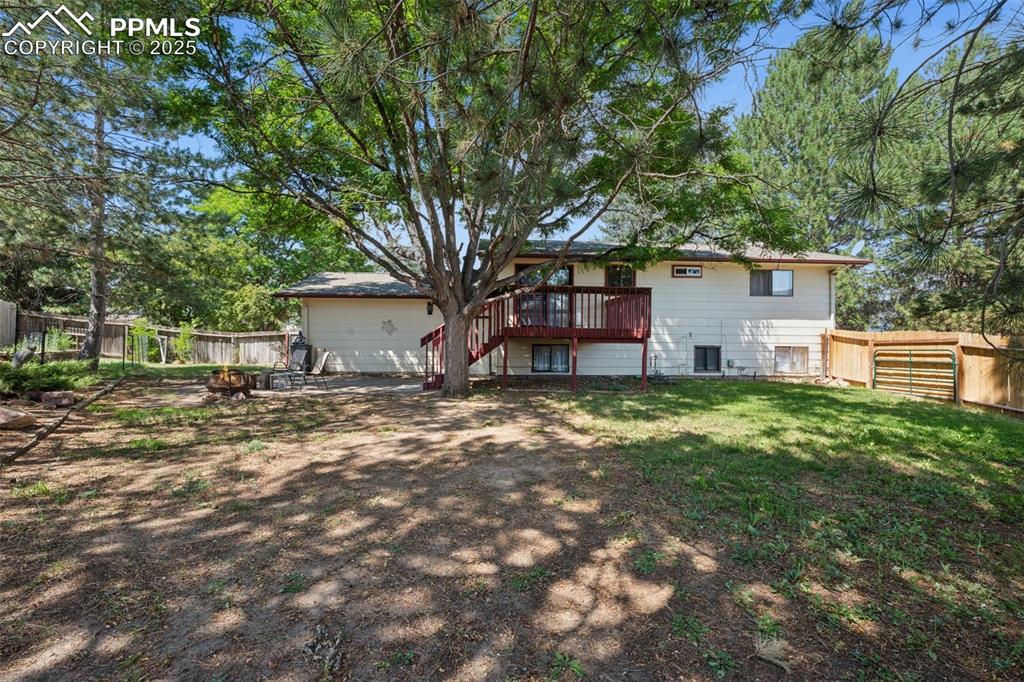 Image 39 of 44: Rear expansive view of back yard area