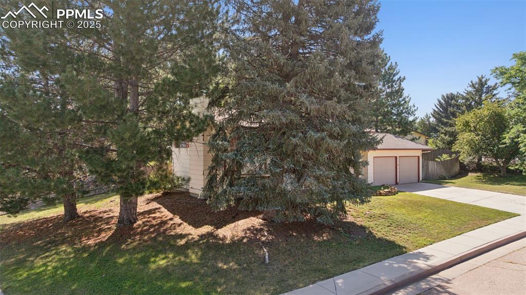 Image 6 of 44: .27 Acre Cul-De-Sac lot offering space between neighbors