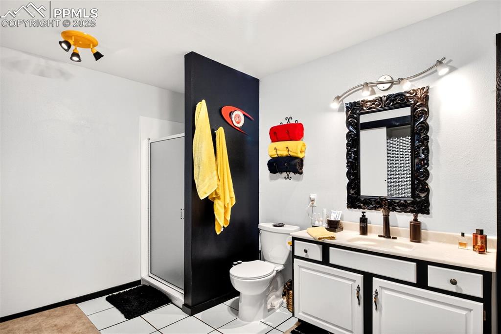 Image 23 of 42: Bathroom