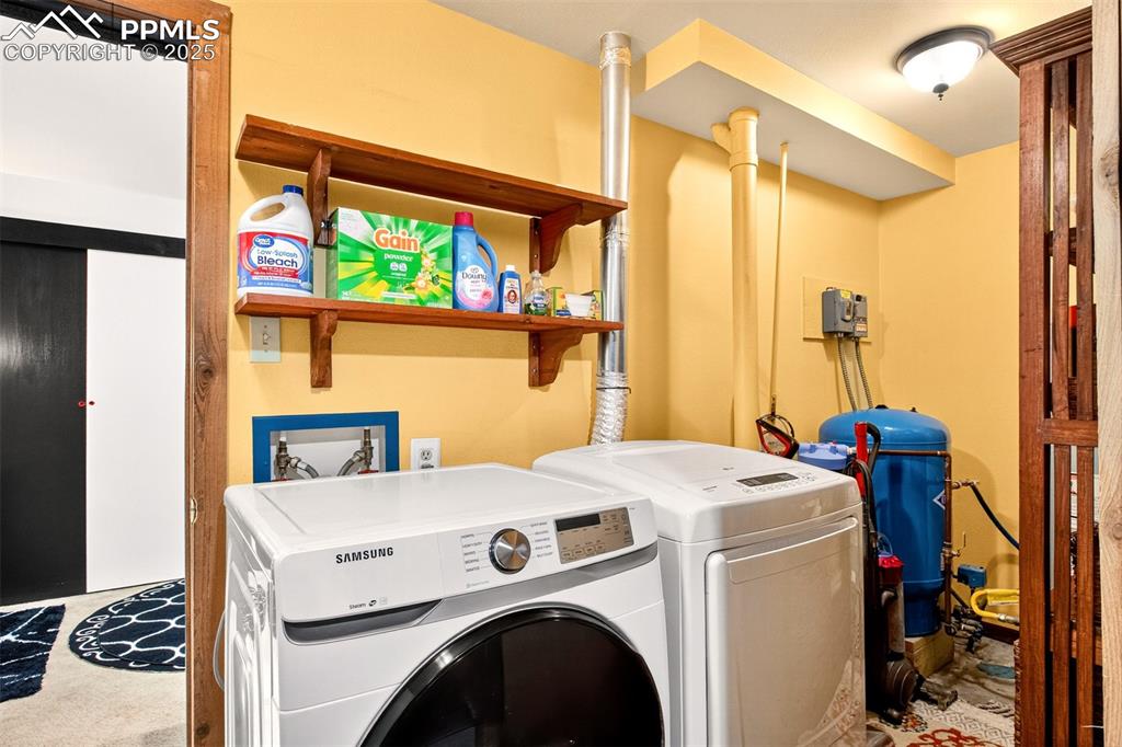 Image 24 of 42: Laundry