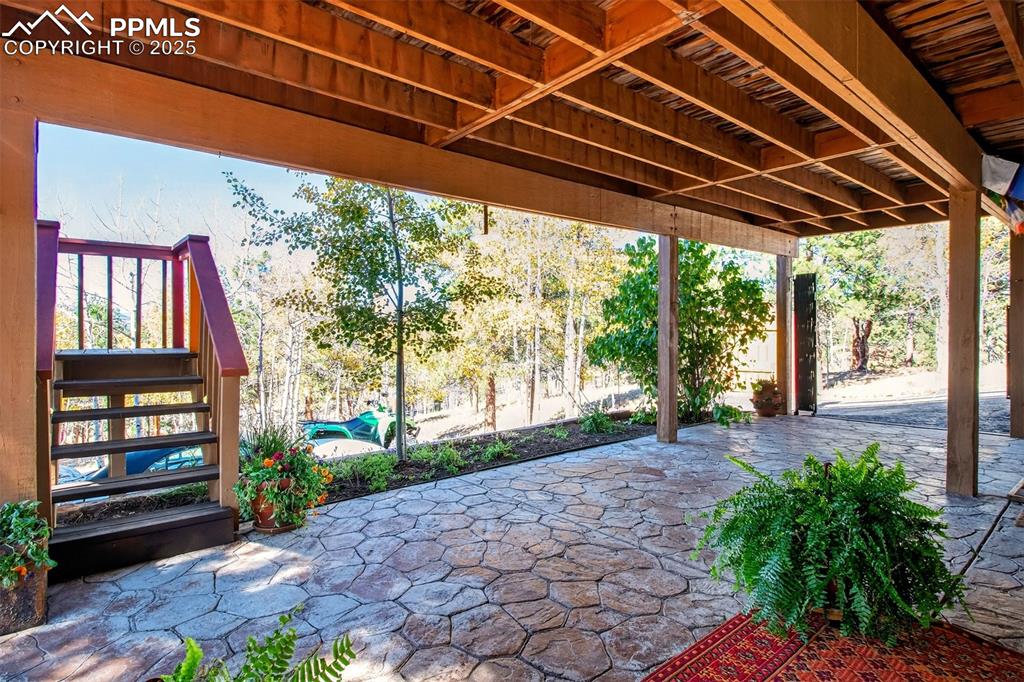 Image 25 of 42: Patio