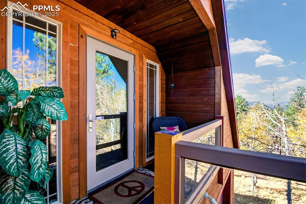 Image 29 of 42: Property entrance