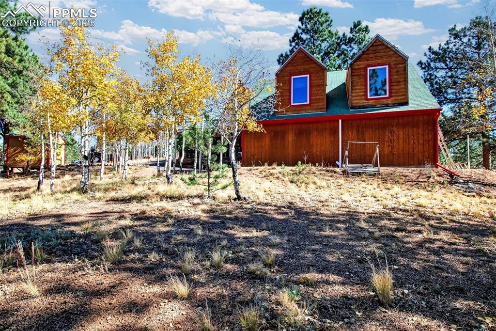 Image 38 of 42: Yard