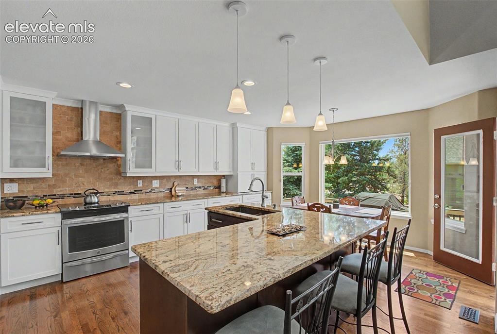 Image 10 of 48: Kitchen