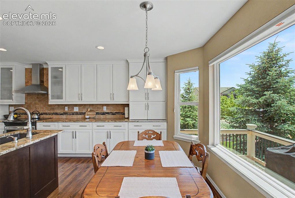 Image 15 of 48: Dining Area