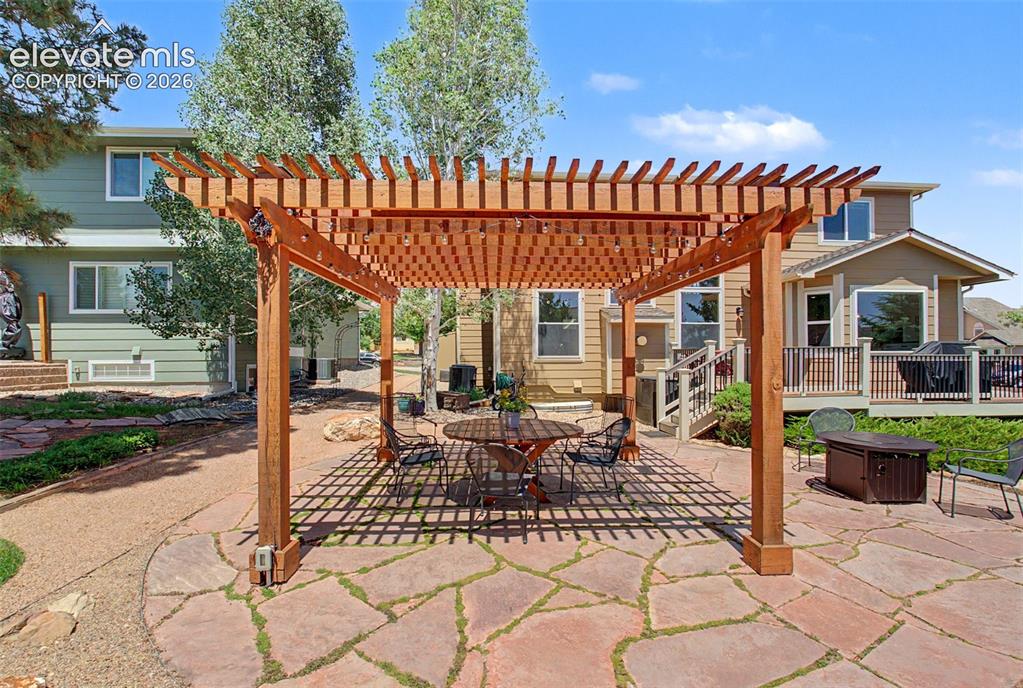 Image 44 of 48: Patio