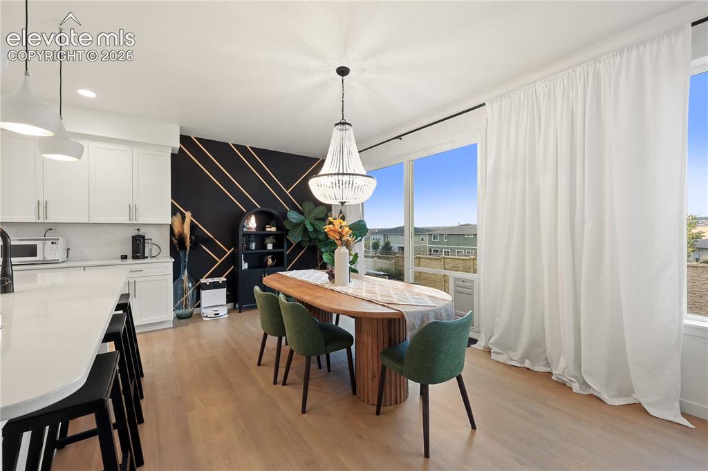 Image 11 of 44: Dining Area