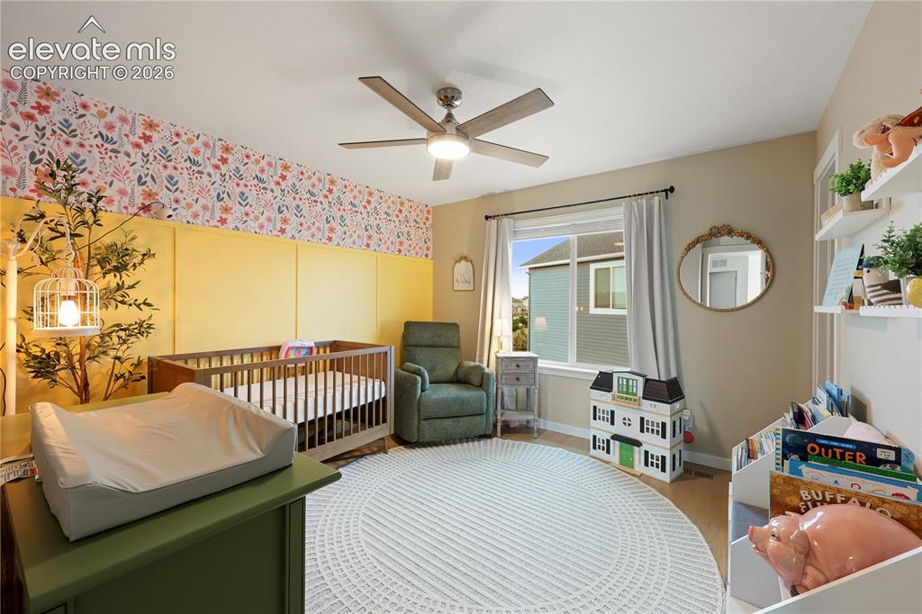 Image 18 of 44: Bedroom
