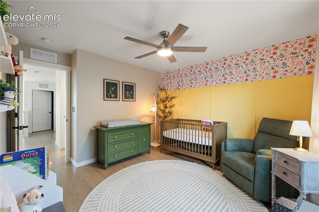 Image 19 of 44: Bedroom