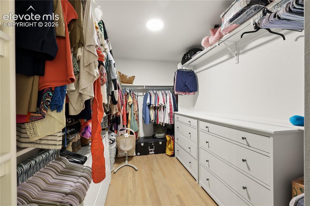 Image 28 of 44: Closet