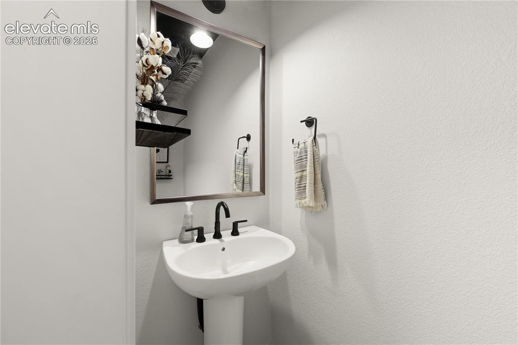 Image 5 of 44: Bathroom