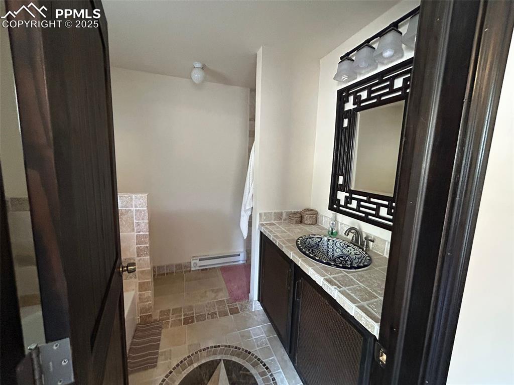 Image 11 of 15: Bathroom
