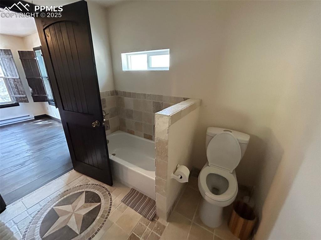 Image 12 of 15: Bathroom