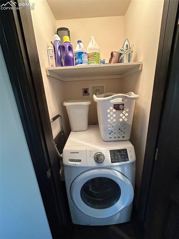 Image 14 of 15: Laundry