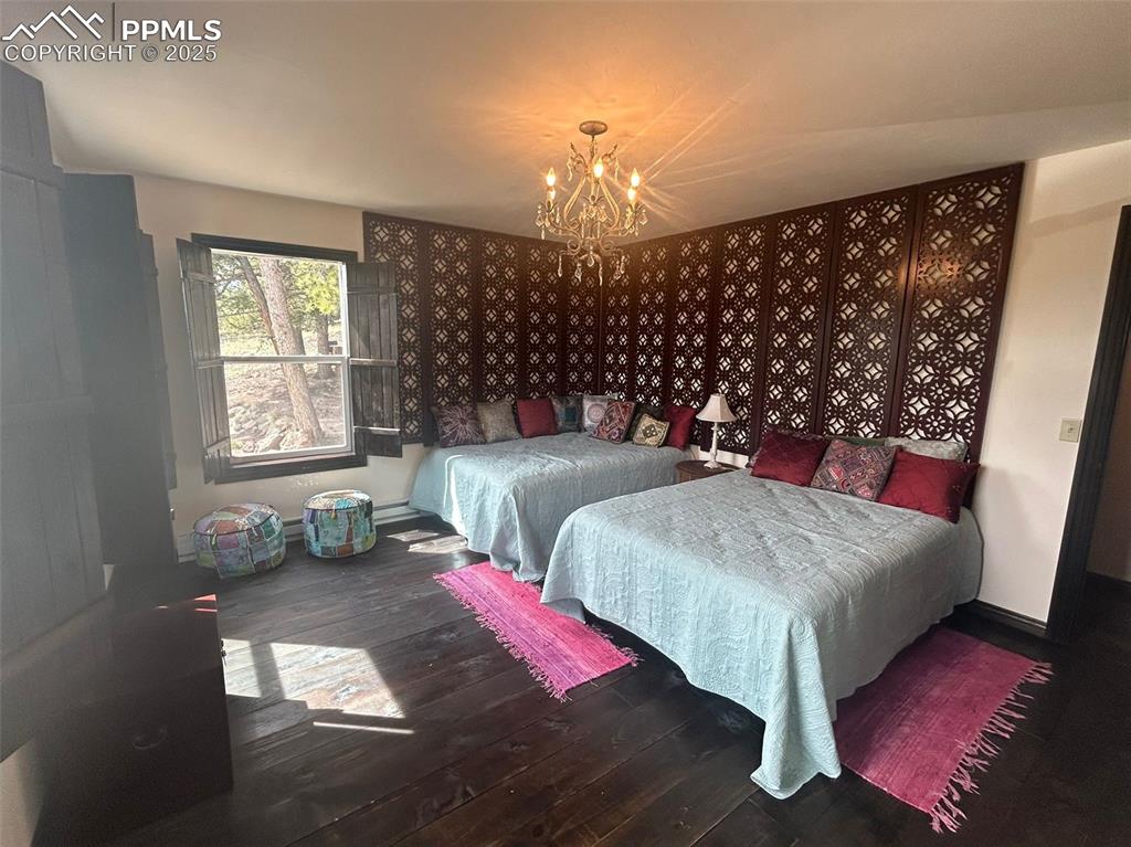 Image 8 of 15: Bedroom