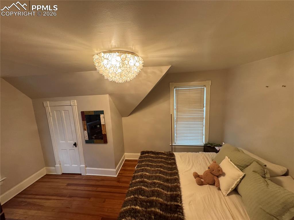 Image 14 of 28: Bedroom