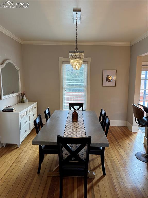Image 3 of 28: Dining Area