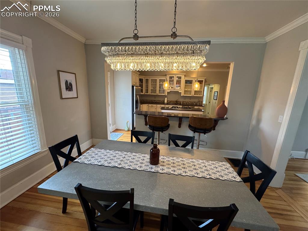 Image 4 of 28: Dining Area