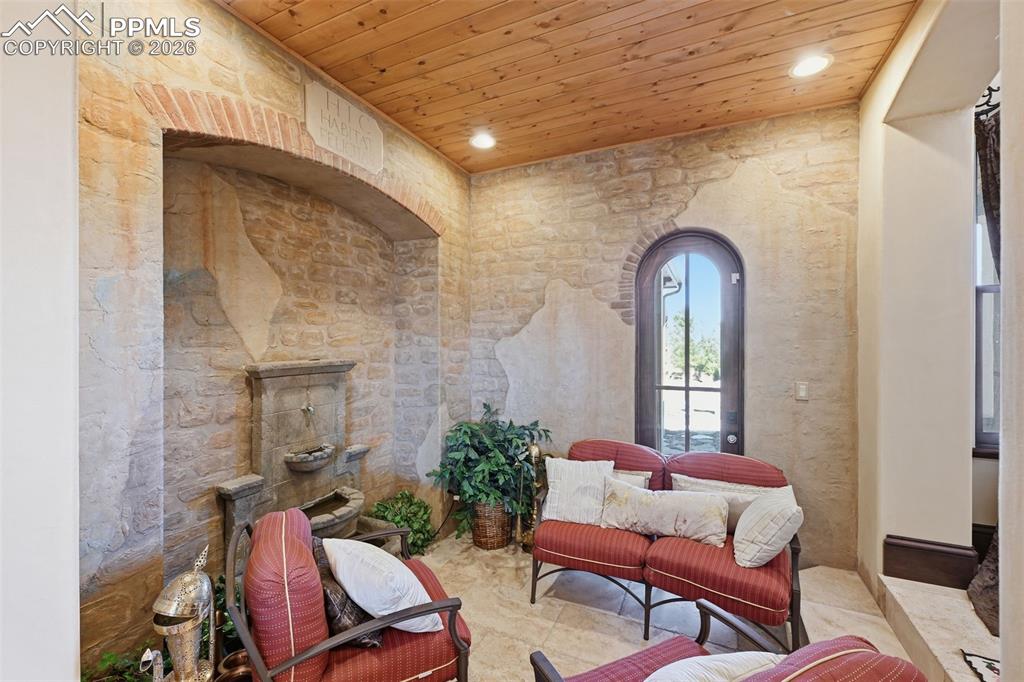 Image 7 of 49: Sitting area off foyer