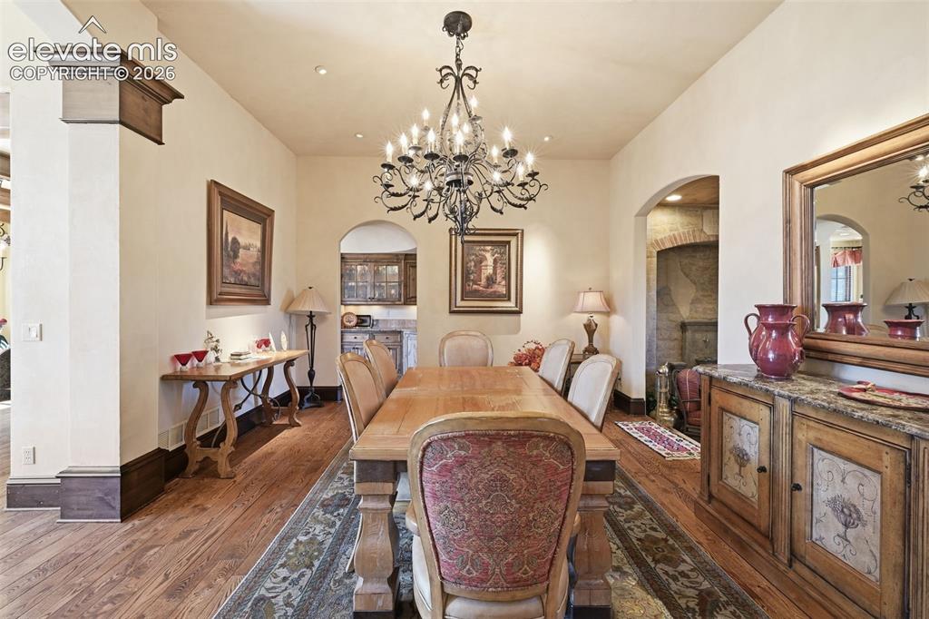 Image 7 of 49: Dining Area