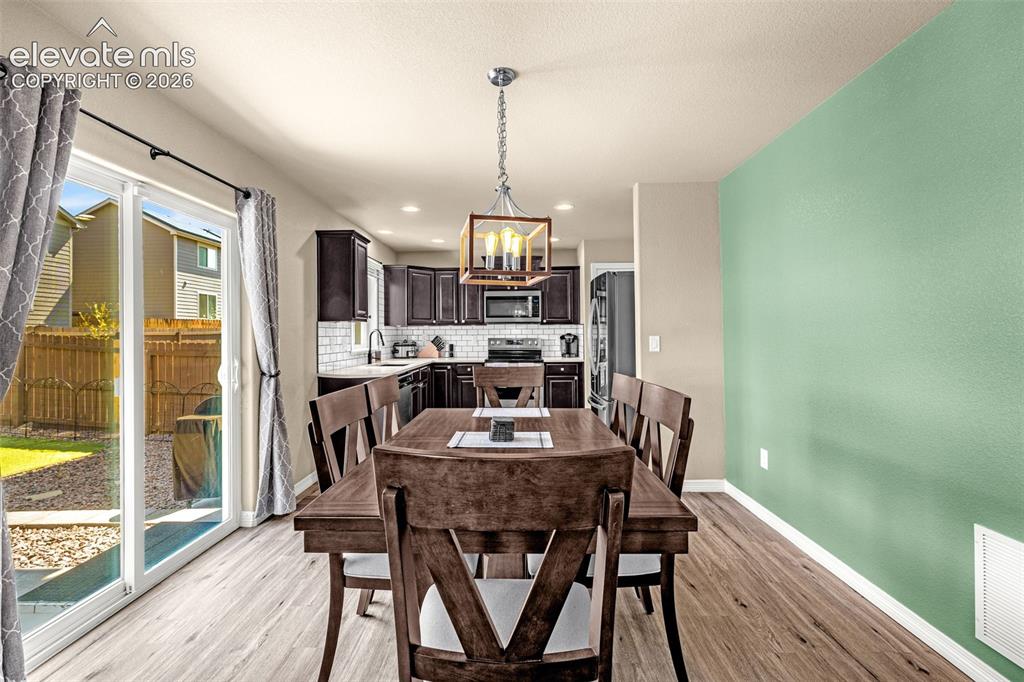 Image 10 of 40: Dining Area