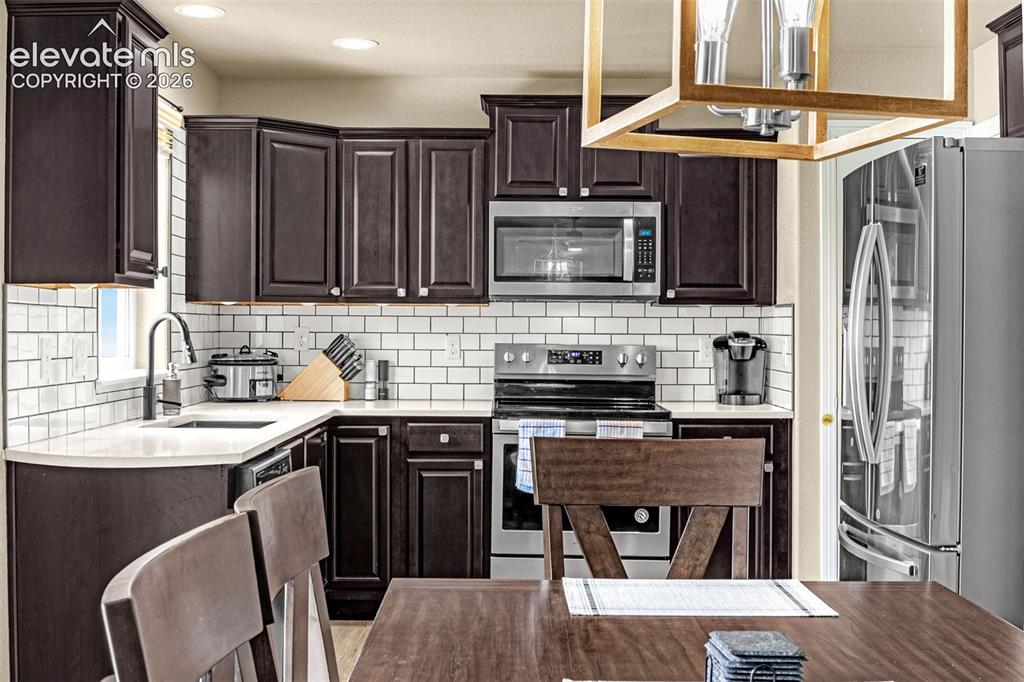 Image 11 of 40: Kitchen