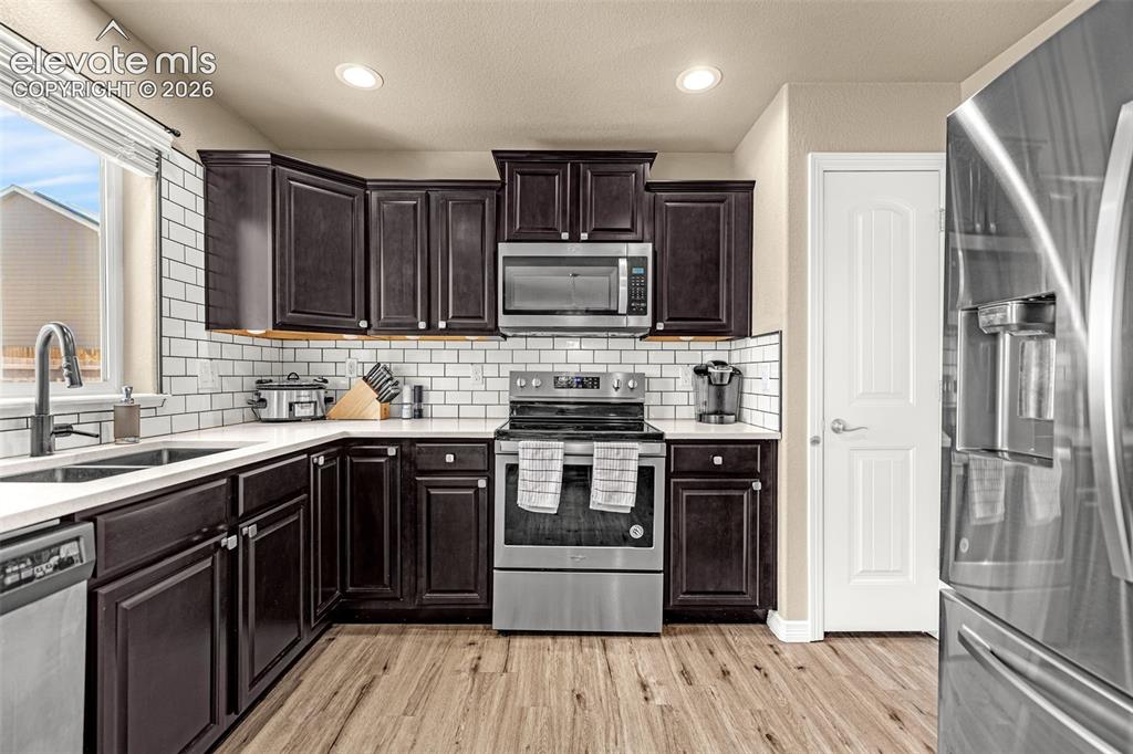 Image 14 of 40: Kitchen