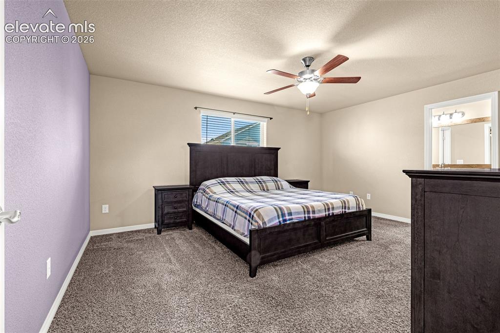 Image 17 of 40: Bedroom
