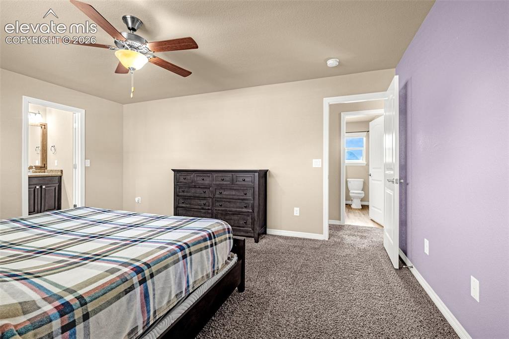 Image 18 of 40: Bedroom