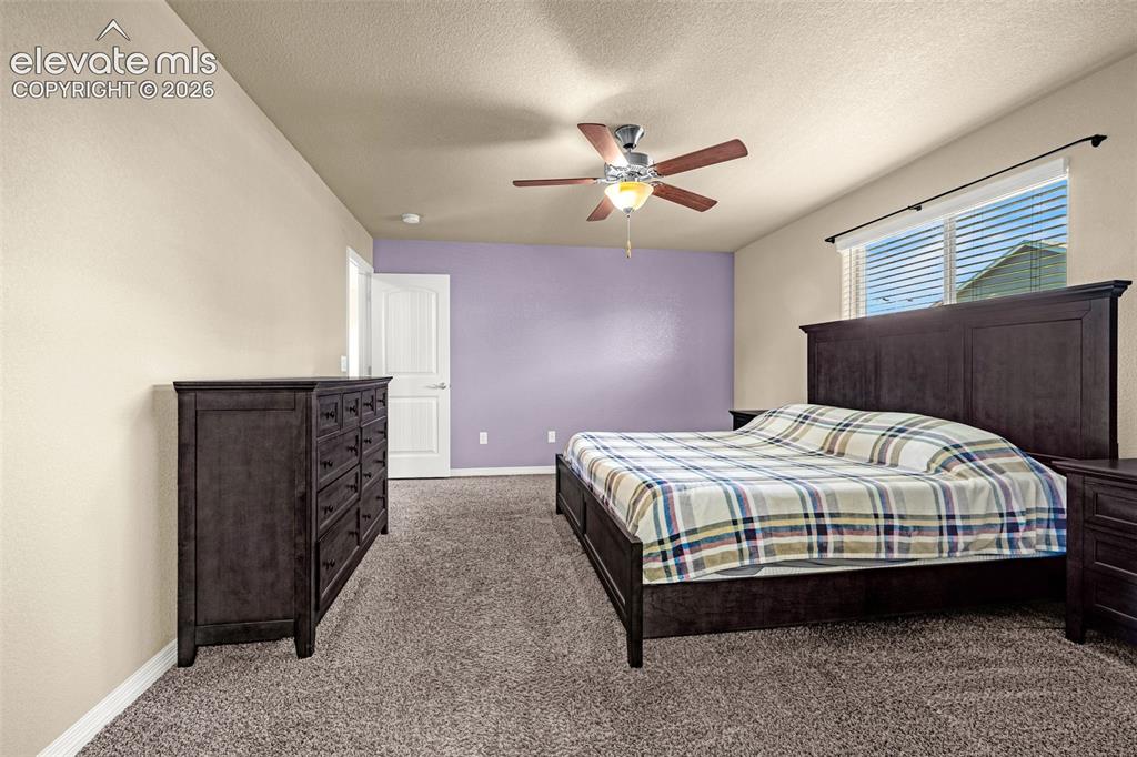 Image 19 of 40: Bedroom