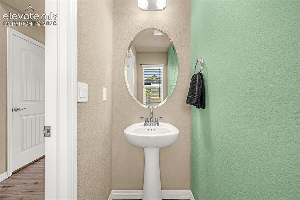 Image 7 of 40: Bathroom