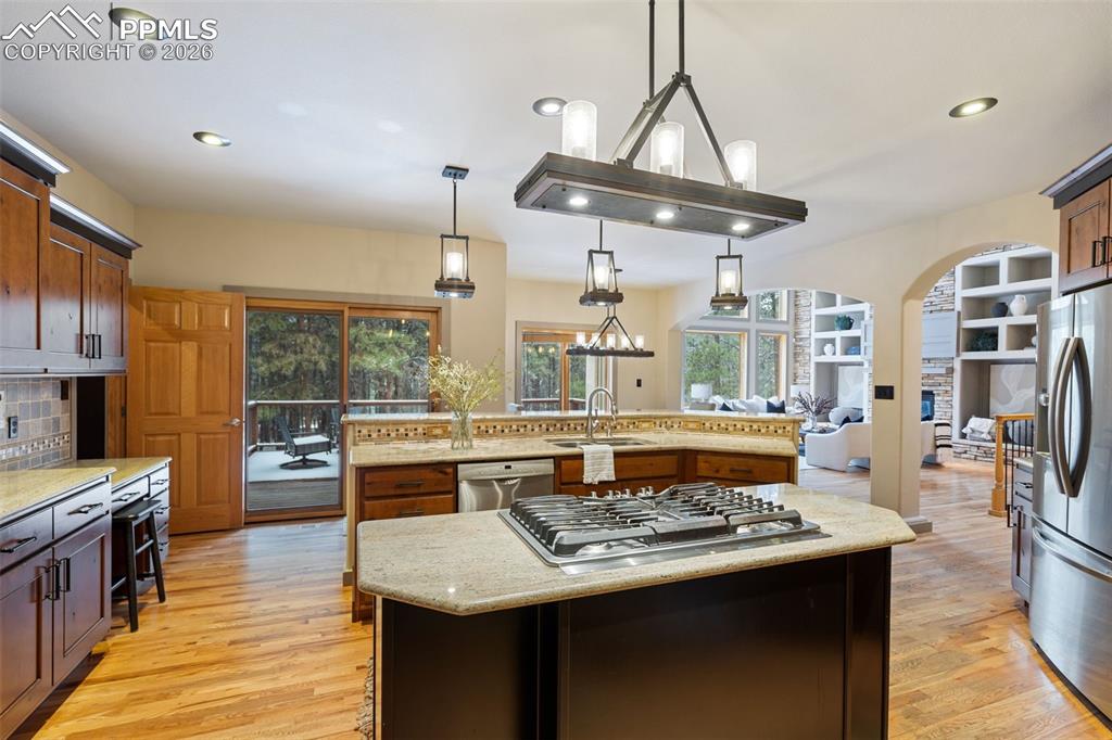 Image 11 of 50: Kitchen