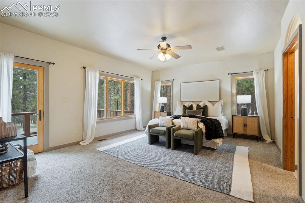 Image 16 of 50: Bedroom