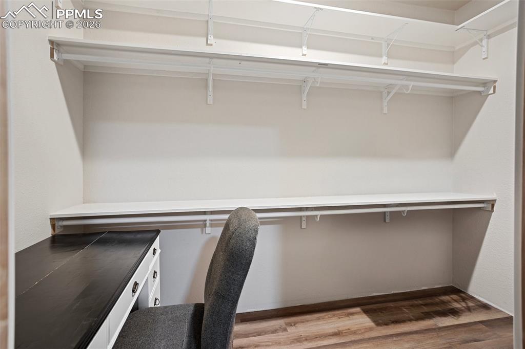 Image 20 of 50: Closet