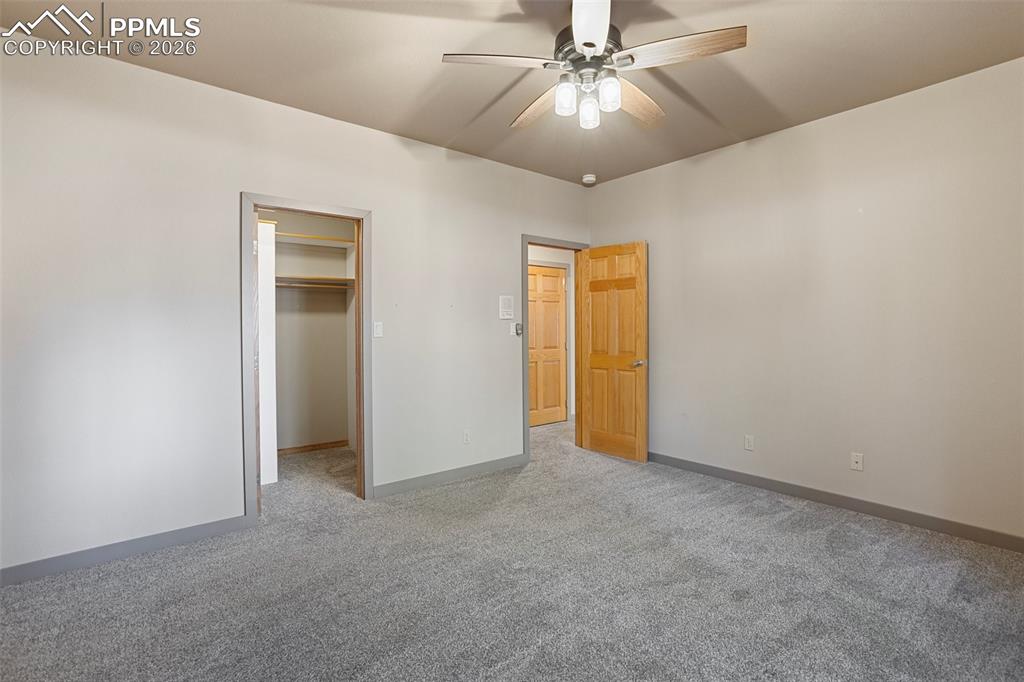 Image 25 of 50: Bedroom