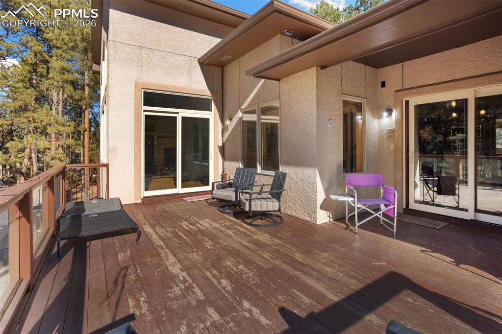 Image 28 of 50: Deck