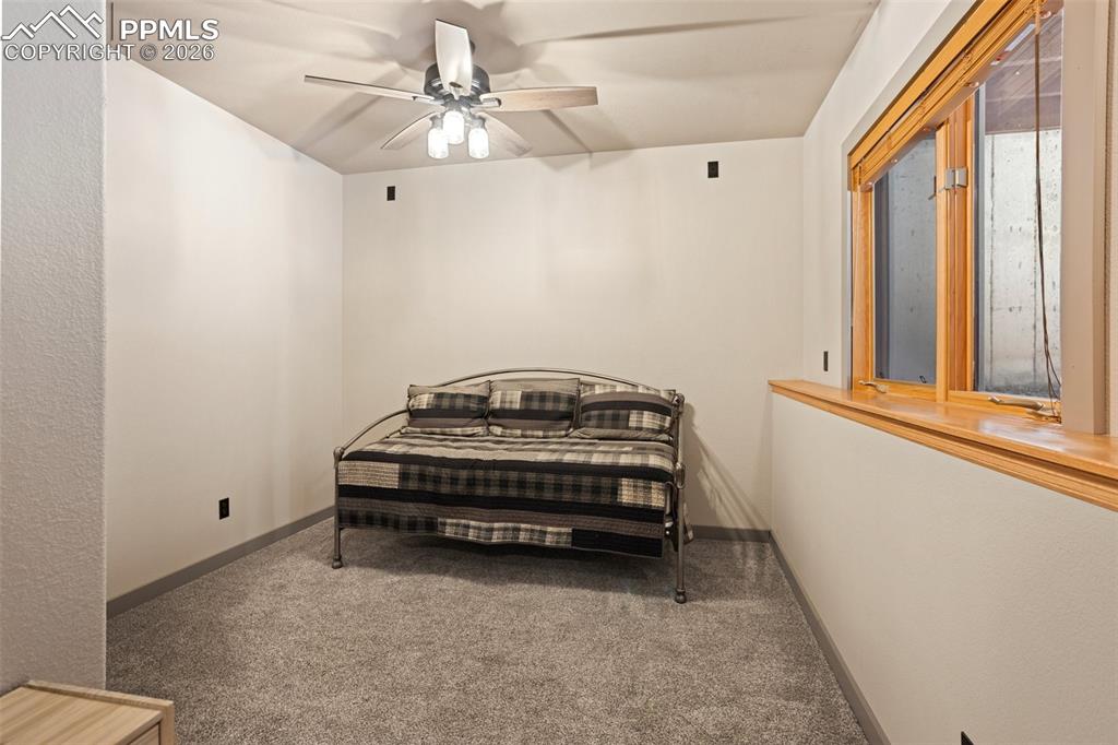 Image 29 of 50: Bedroom