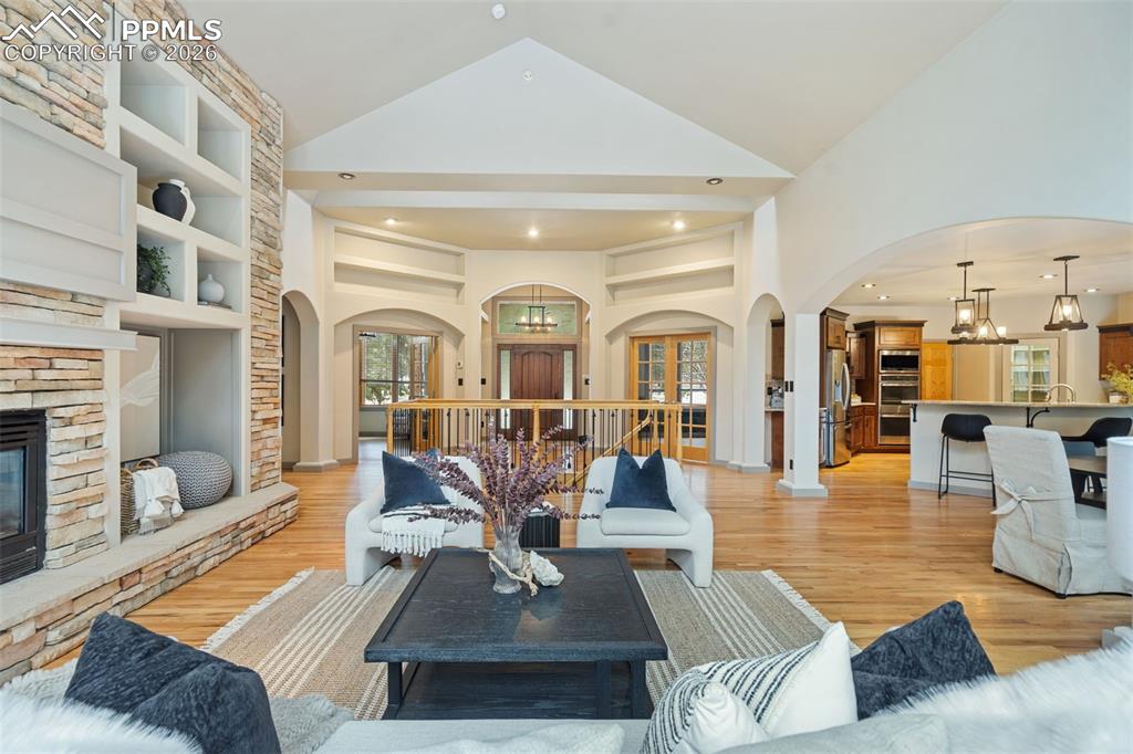 Image 4 of 50: Living Room