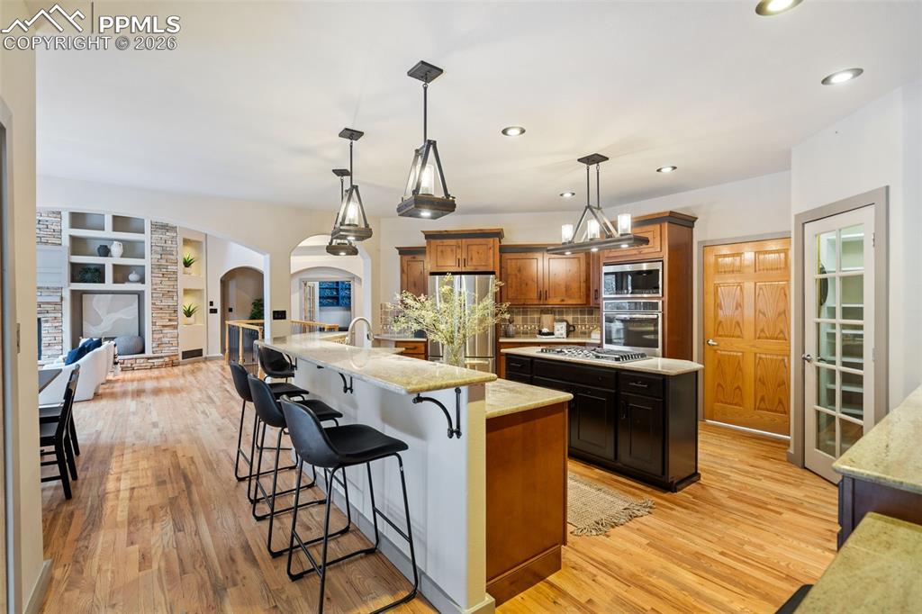 Image 7 of 50: Kitchen