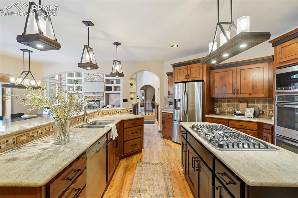 Image 8 of 50: Kitchen