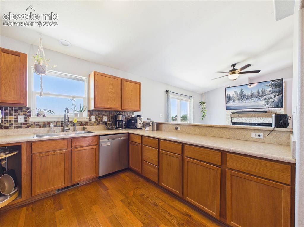 Image 11 of 48: Kitchen