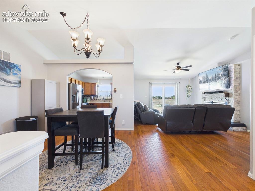 Image 16 of 48: Dining Area